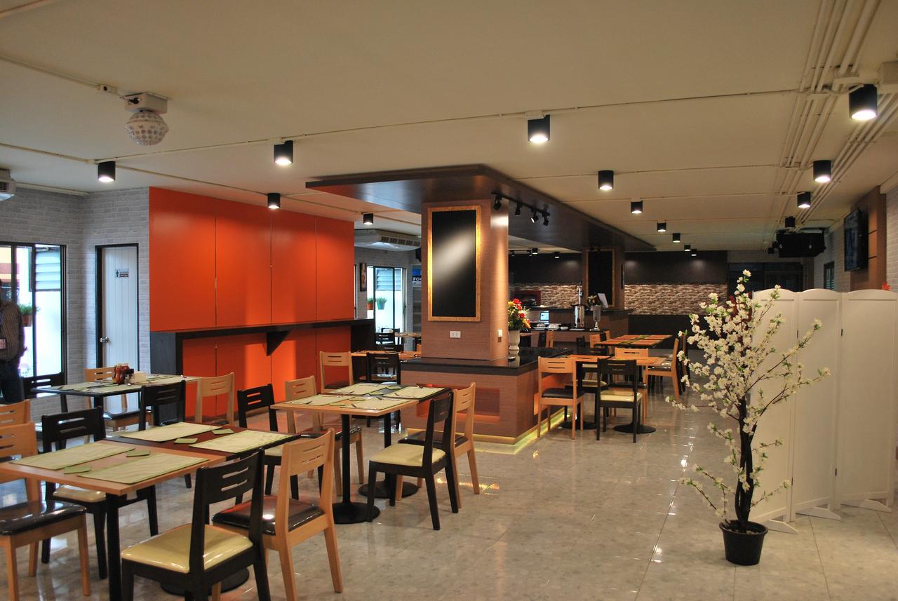 Witchuwan Apartel Bangkok Esterno foto