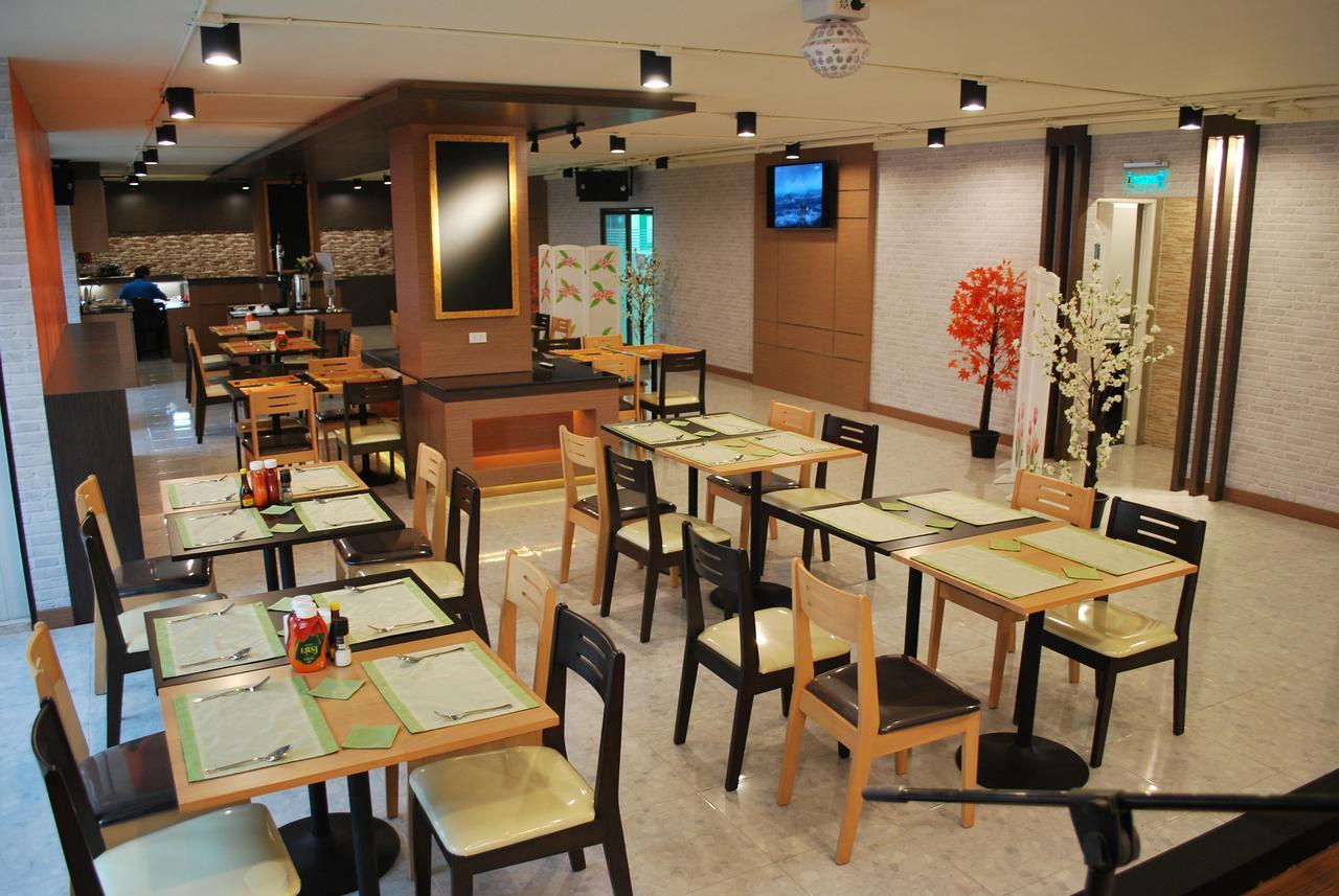 Witchuwan Apartel Bangkok Esterno foto